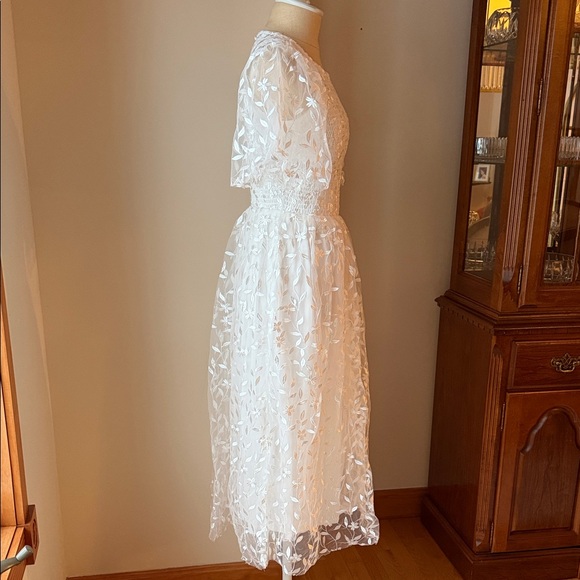 NWT Elegant White Embroidered Tulle Dress - Picture 7 of 12